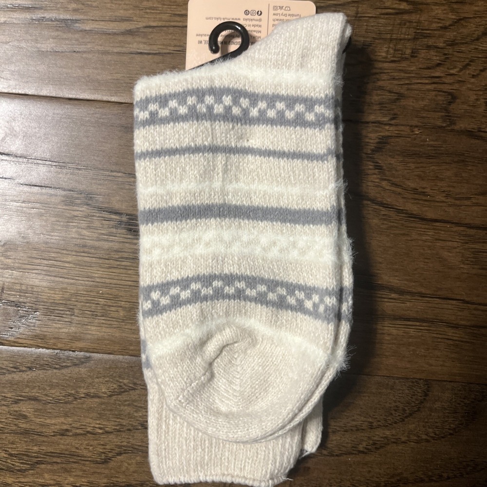 MUK LUKS Taupe Gray Crew Boot Socks Shoe Size Women's 6-11 Men's 6-10 NWT - Picture 3 of 4